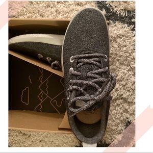 Brand spanking new COMFY allbirds. New in box- Sz9
